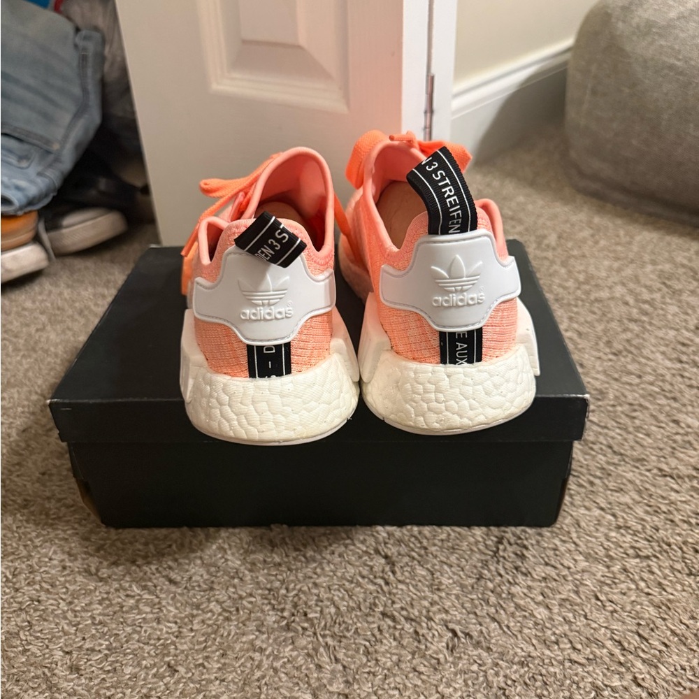 Adidas NMD R1 Sun Glow - Picture 4 of 9